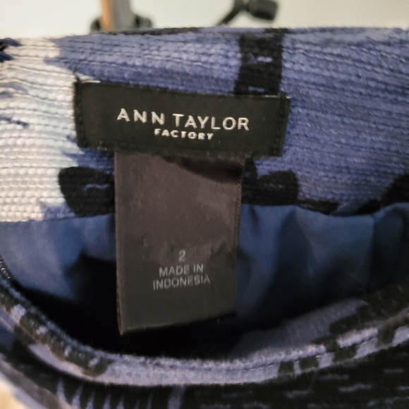 Ann Taylor Factory Blue Floral Skirt (Size 2) - Picture 3 of 3